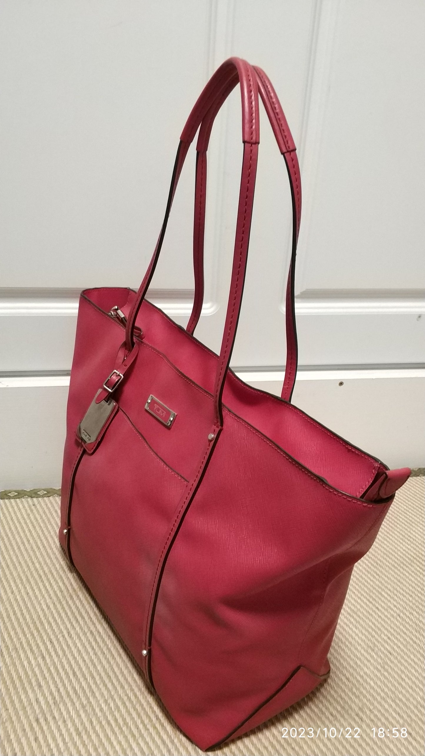 Tumi Voyageur Villa Q-Tote Leather Shoulder Bag Red