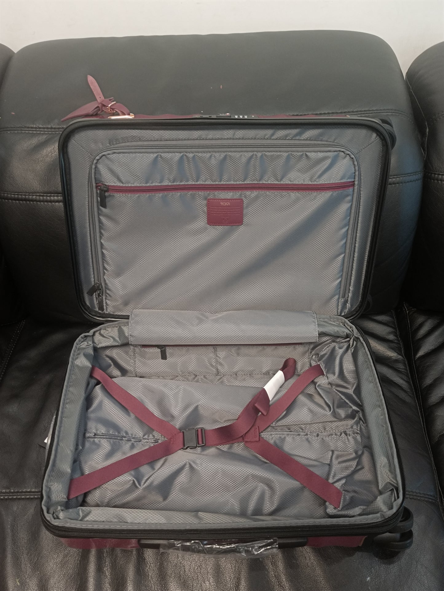 Tumi 19 Degree International Expandable 4 Wheel Carry On 228771BER2