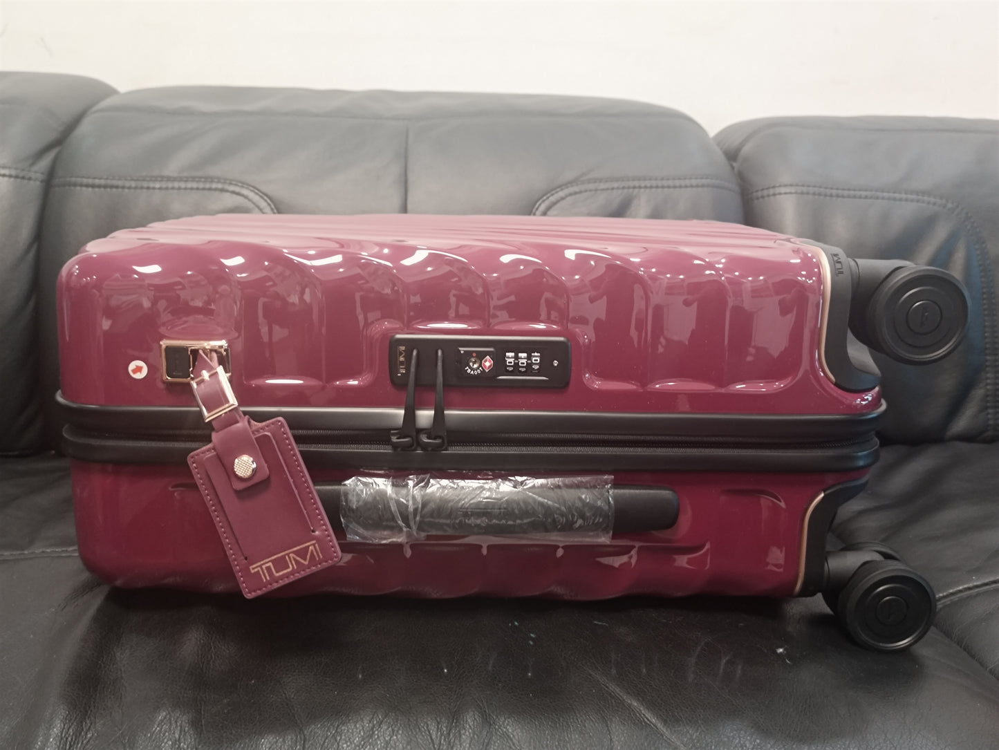 Tumi 19 Degree International Expandable 4 Wheel Carry On 228771BER2