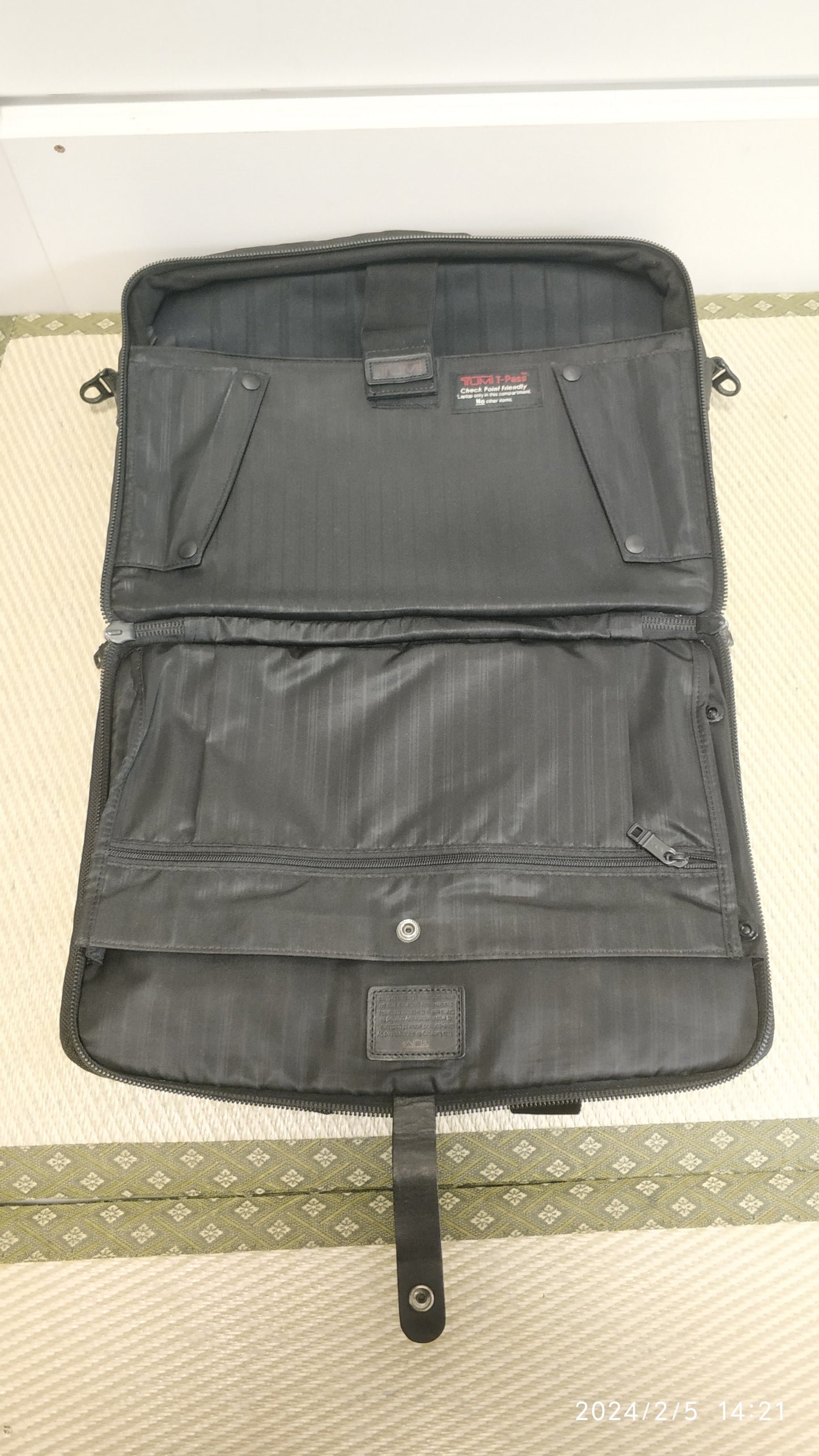 Tumi Alpha T-Pass Medium Expandable Laptop Brief Black Nylon 26516DH