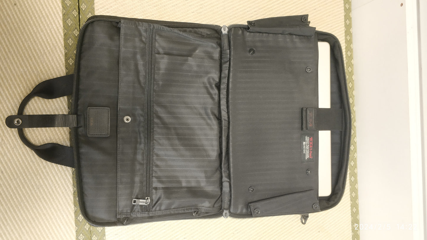 Tumi Alpha T-Pass Medium Expandable Laptop Brief Black Nylon 26516DH