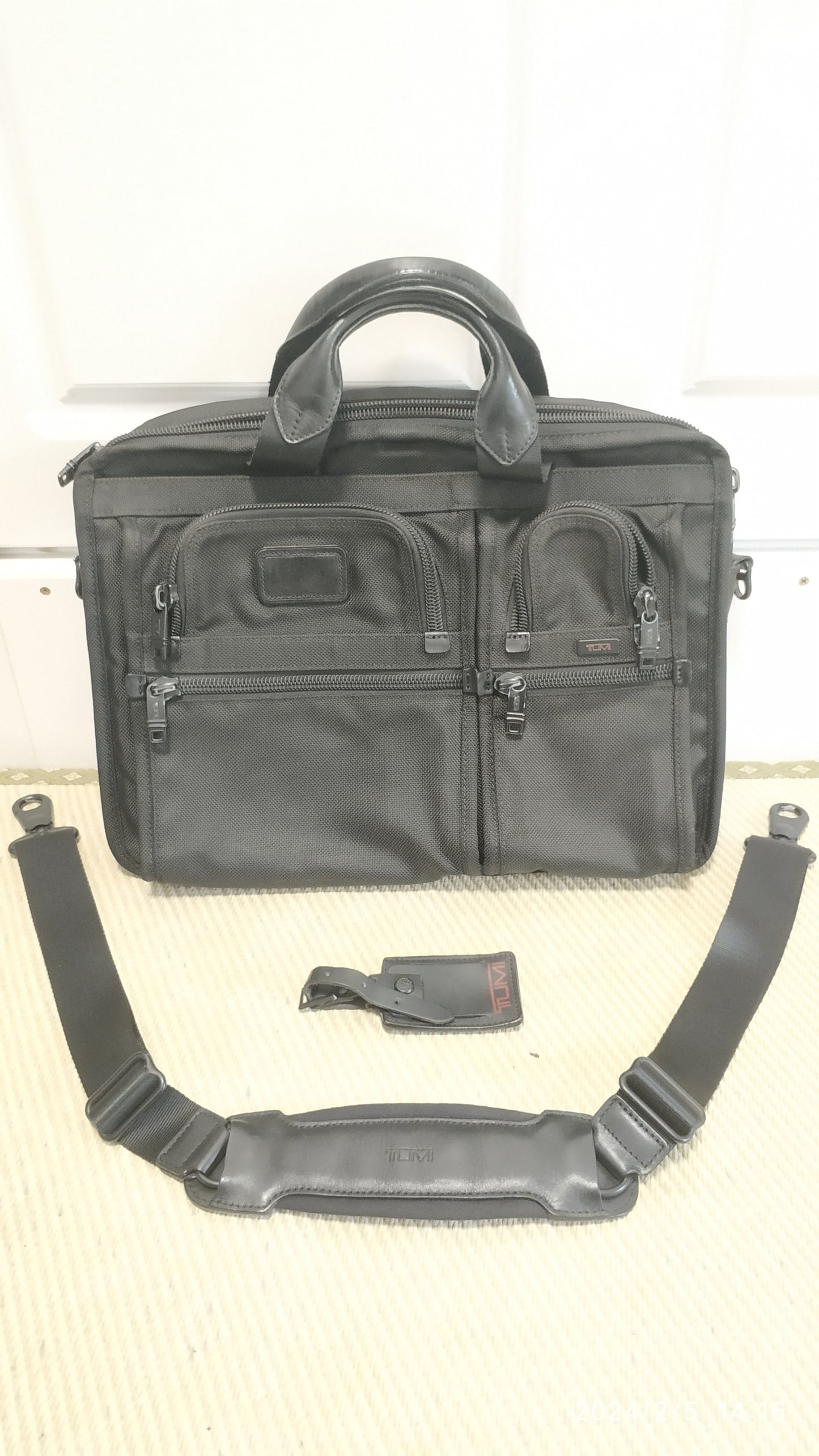 Tumi Alpha T-Pass Medium Expandable Laptop Brief Black Nylon 26516DH