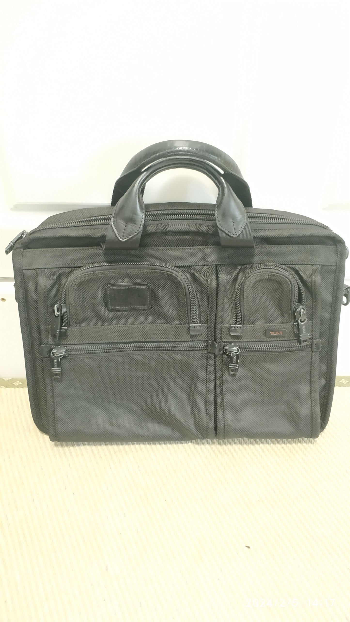 Tumi Alpha T-Pass Medium Expandable Laptop Brief Black Nylon 26516DH