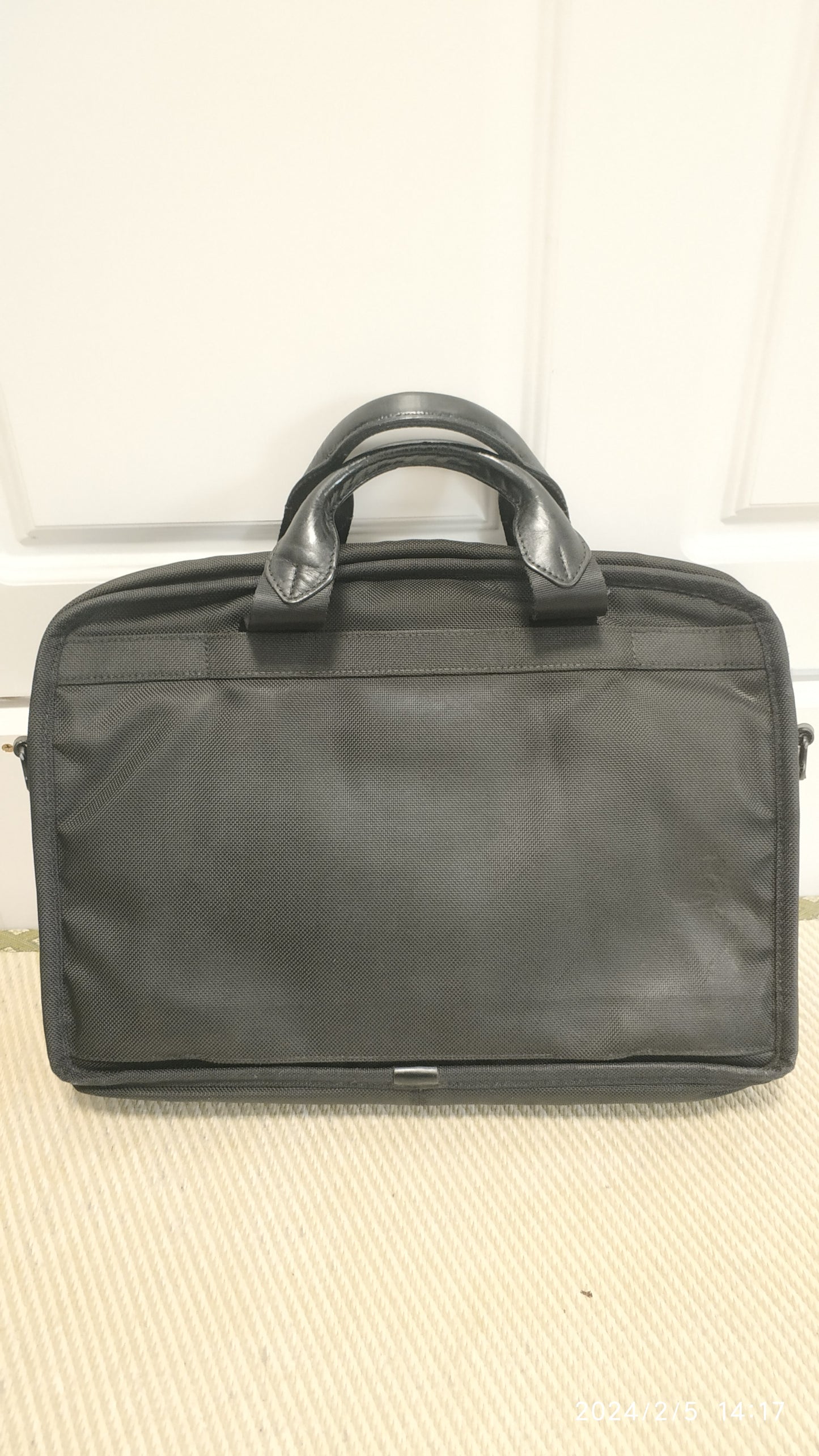 Tumi Alpha T-Pass Medium Expandable Laptop Brief Black Nylon 26516DH