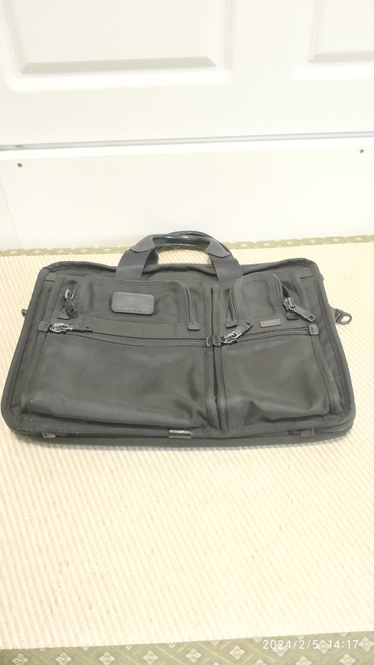 Tumi Alpha T-Pass Medium Expandable Laptop Brief Black Nylon 26516DH