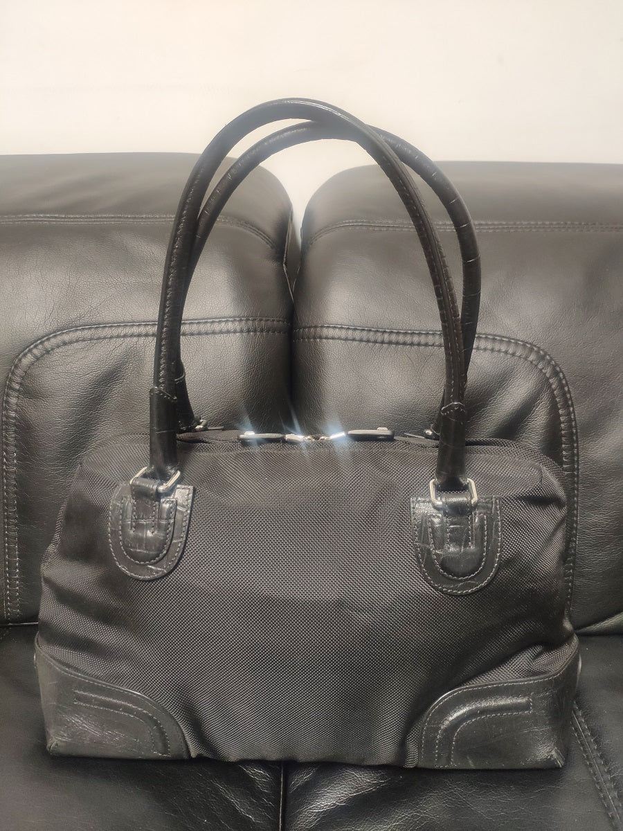 Tumi Black Shoulder Travel Bag Nylon & Leather Bag 73233D