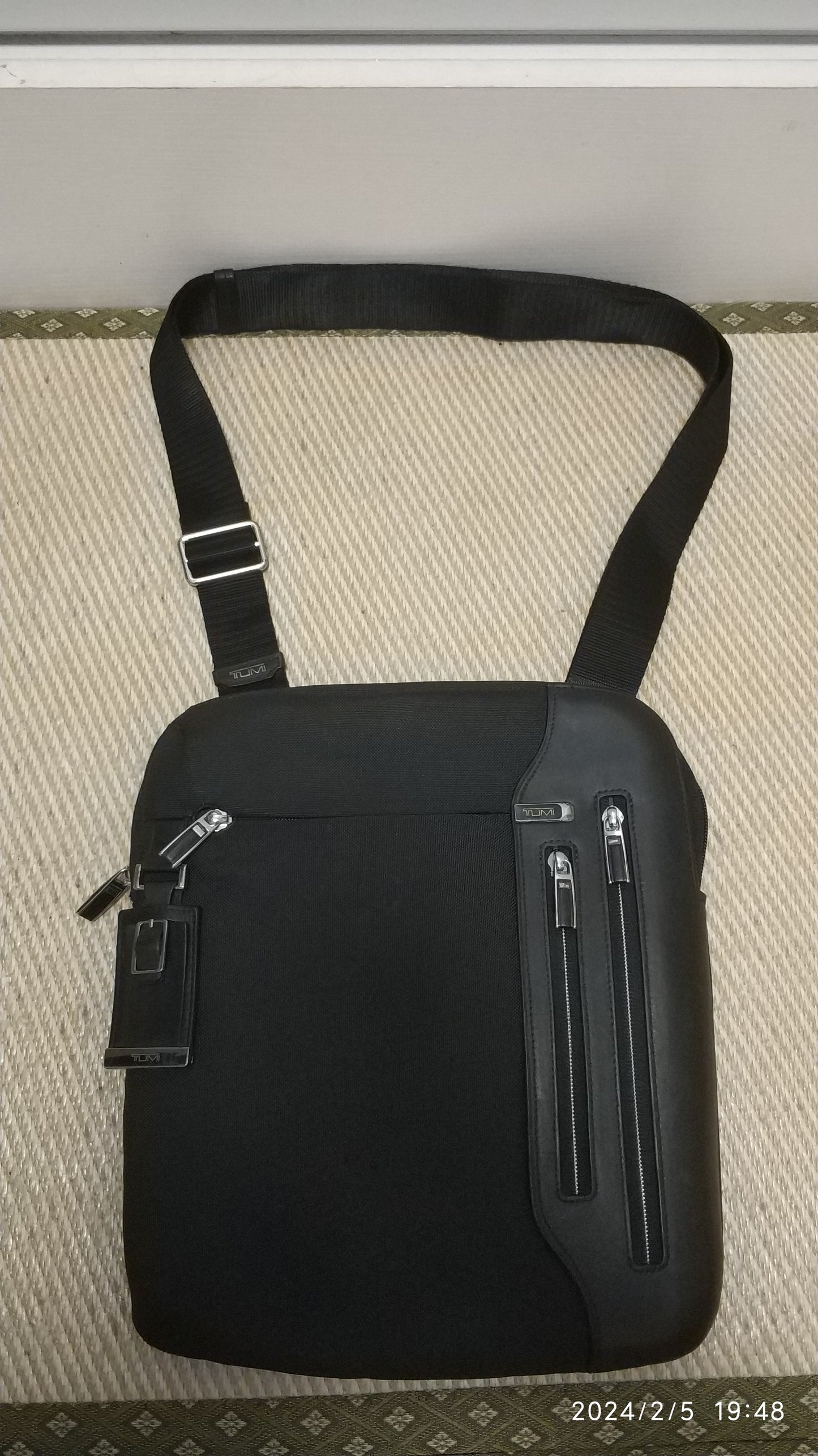 Tumi Arrivé Mccarren Zip Top Crossbody Black One Size 25105D