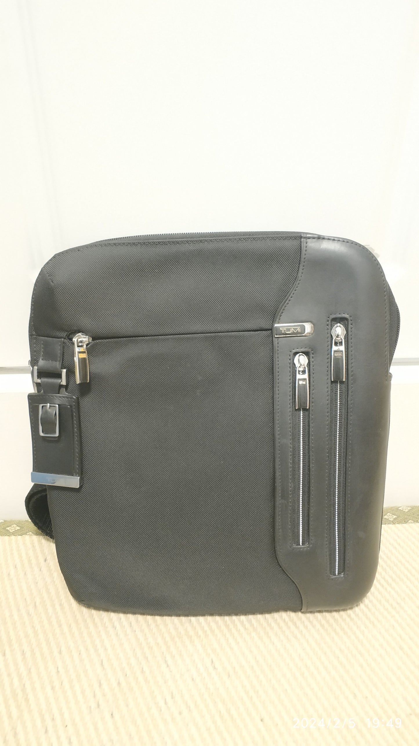 Tumi Arrivé Mccarren Zip Top Crossbody Black One Size 25105D