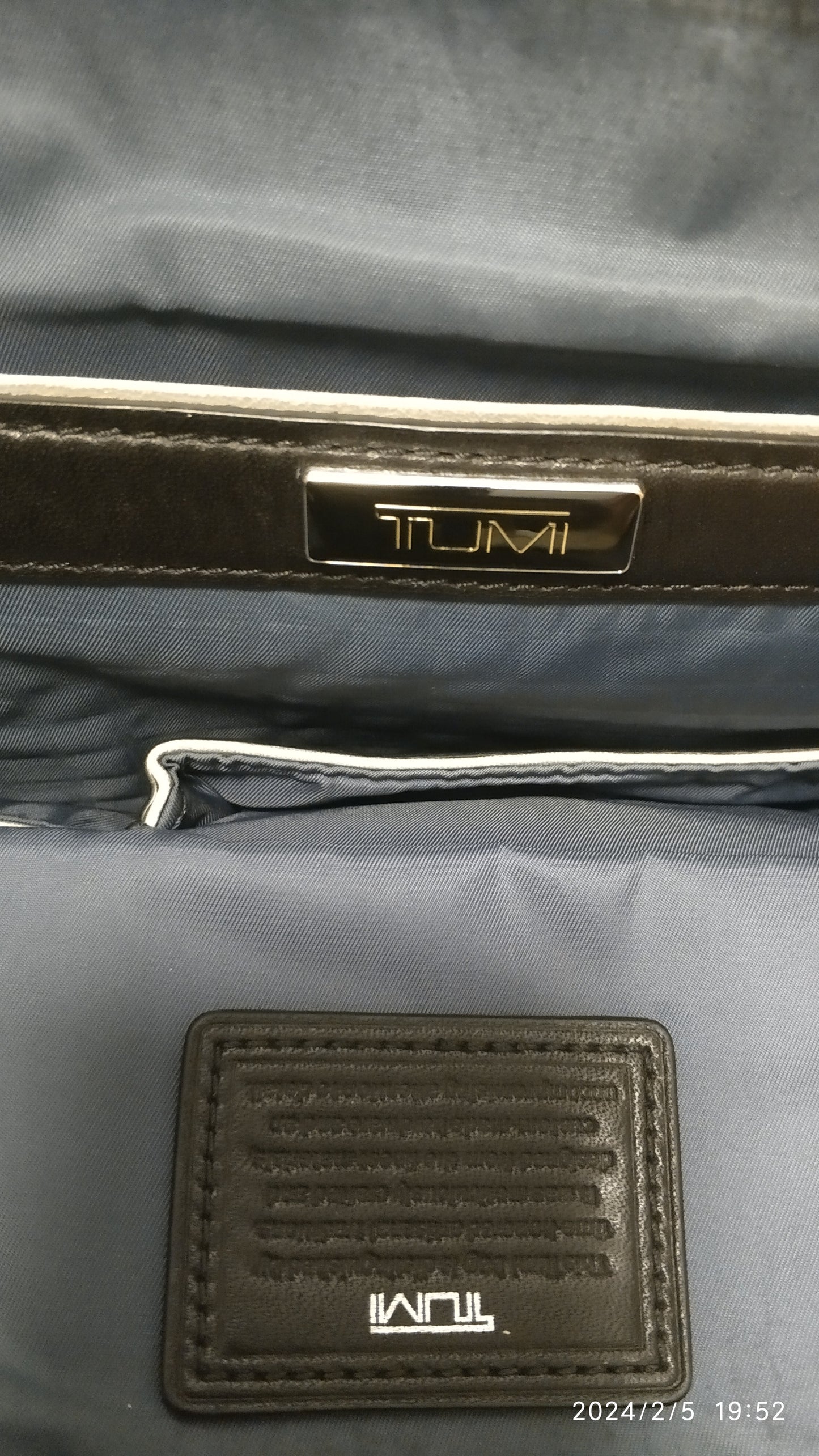 Tumi Arrivé Mccarren Zip Top Crossbody Black One Size 25105D