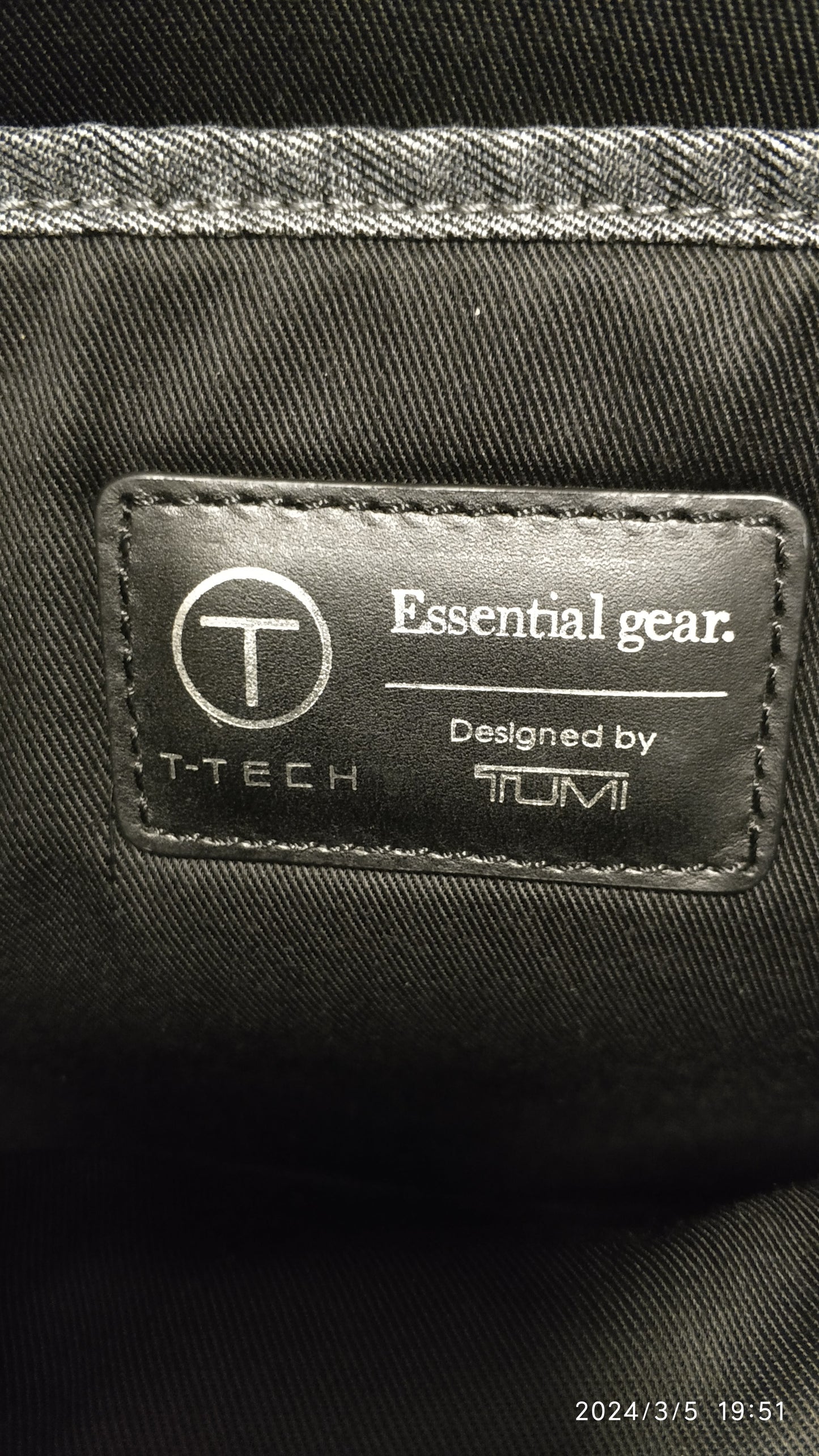 Tumi T-Tech Forge Newton Canvas Slim Deluxe Portfolio