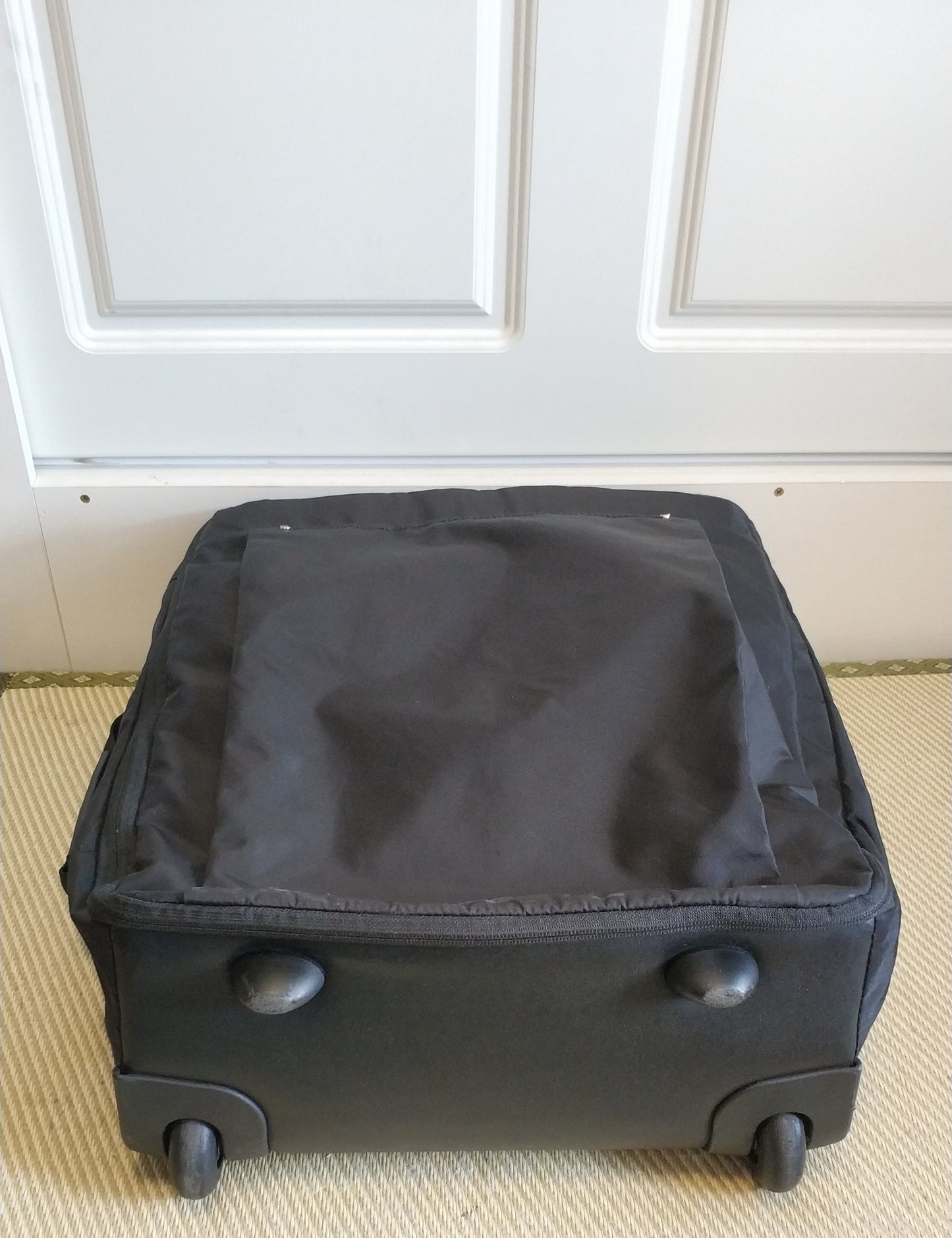 Tumi Voyageur Nylon Super Leger International Carry-on Luggage Suitcase 2 Wheels