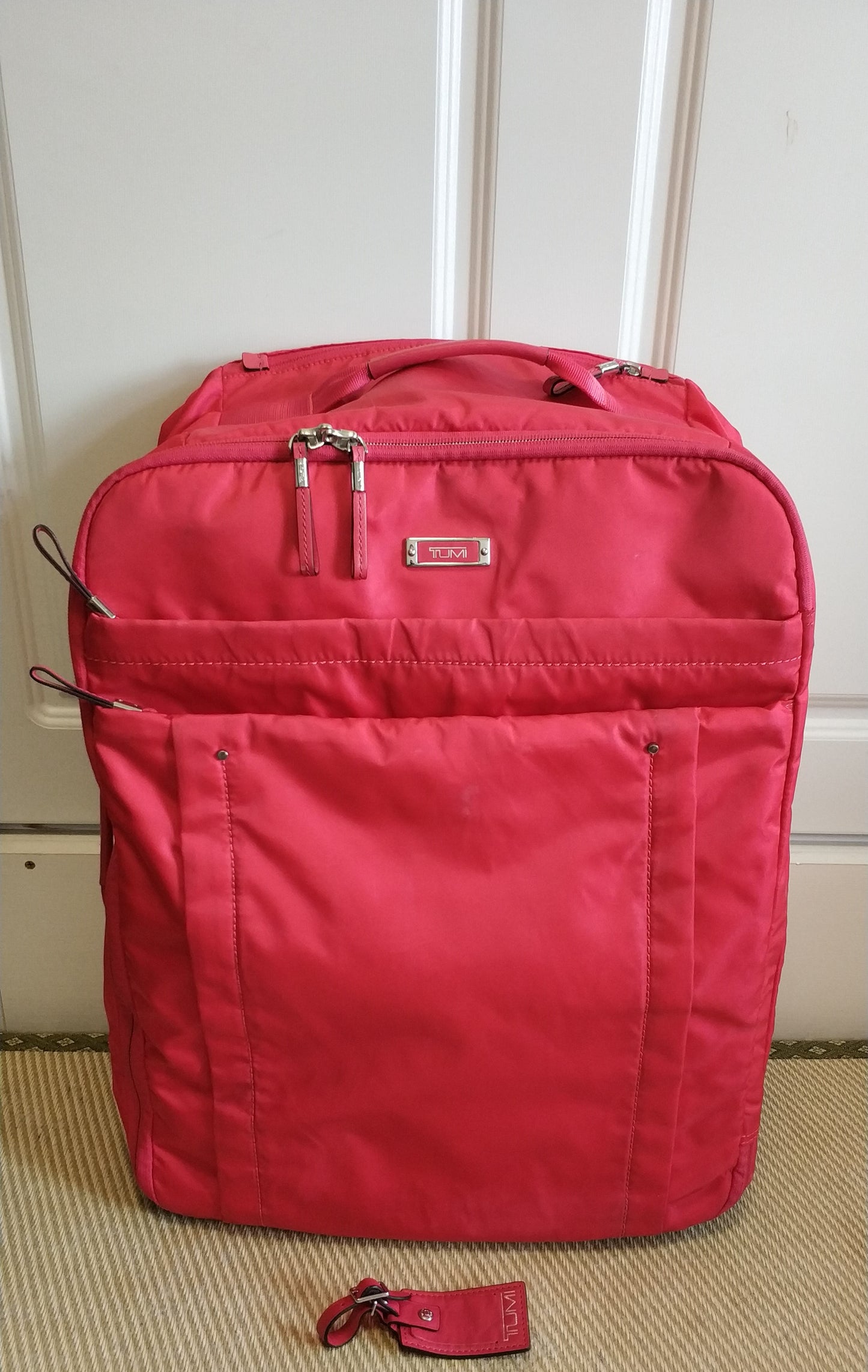 Tumi Voyageur Women's Red Super Léger International Carry on 2 wheels Suitcase