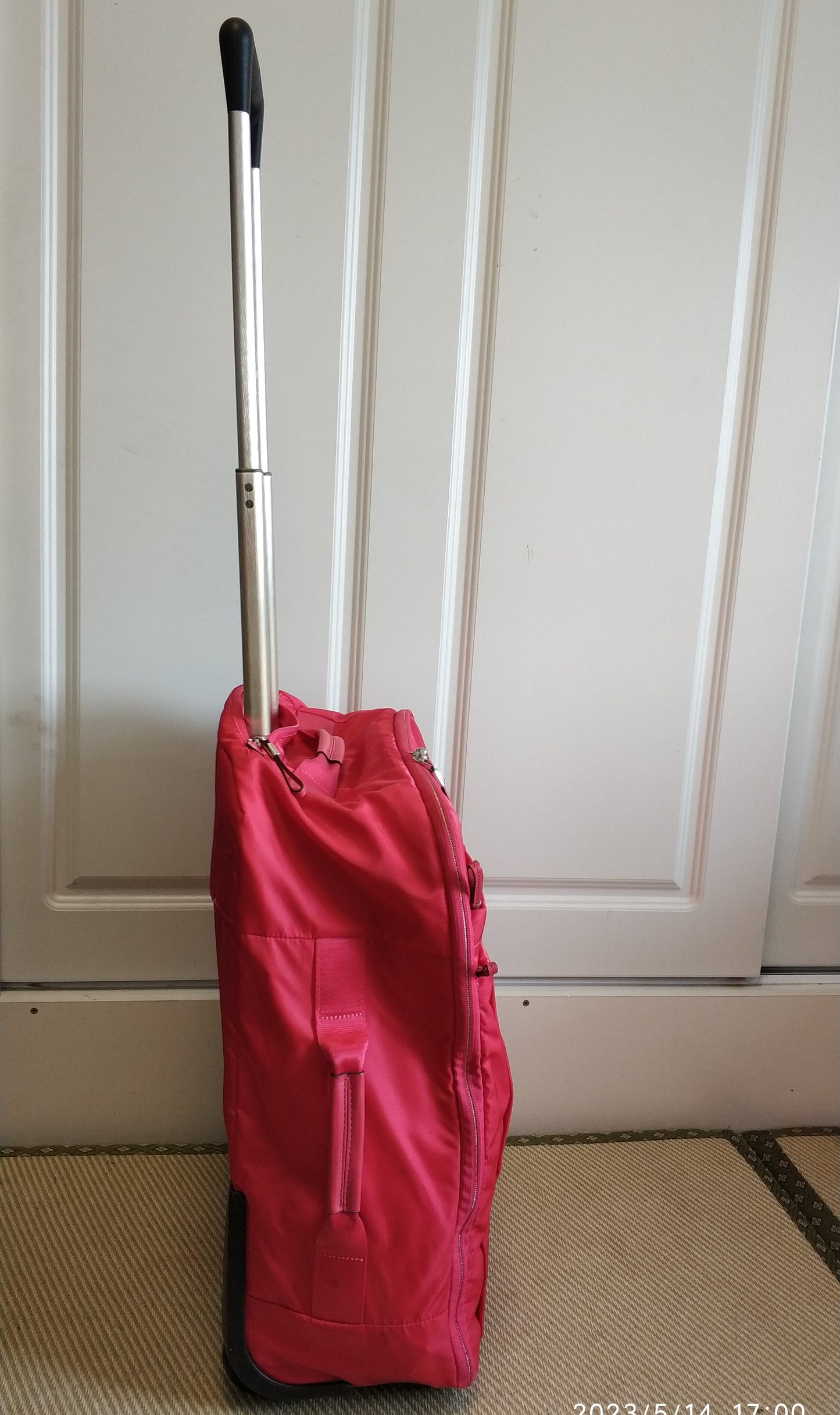 Tumi Voyageur Women's Red Super Léger International Carry on 2 wheels Suitcase