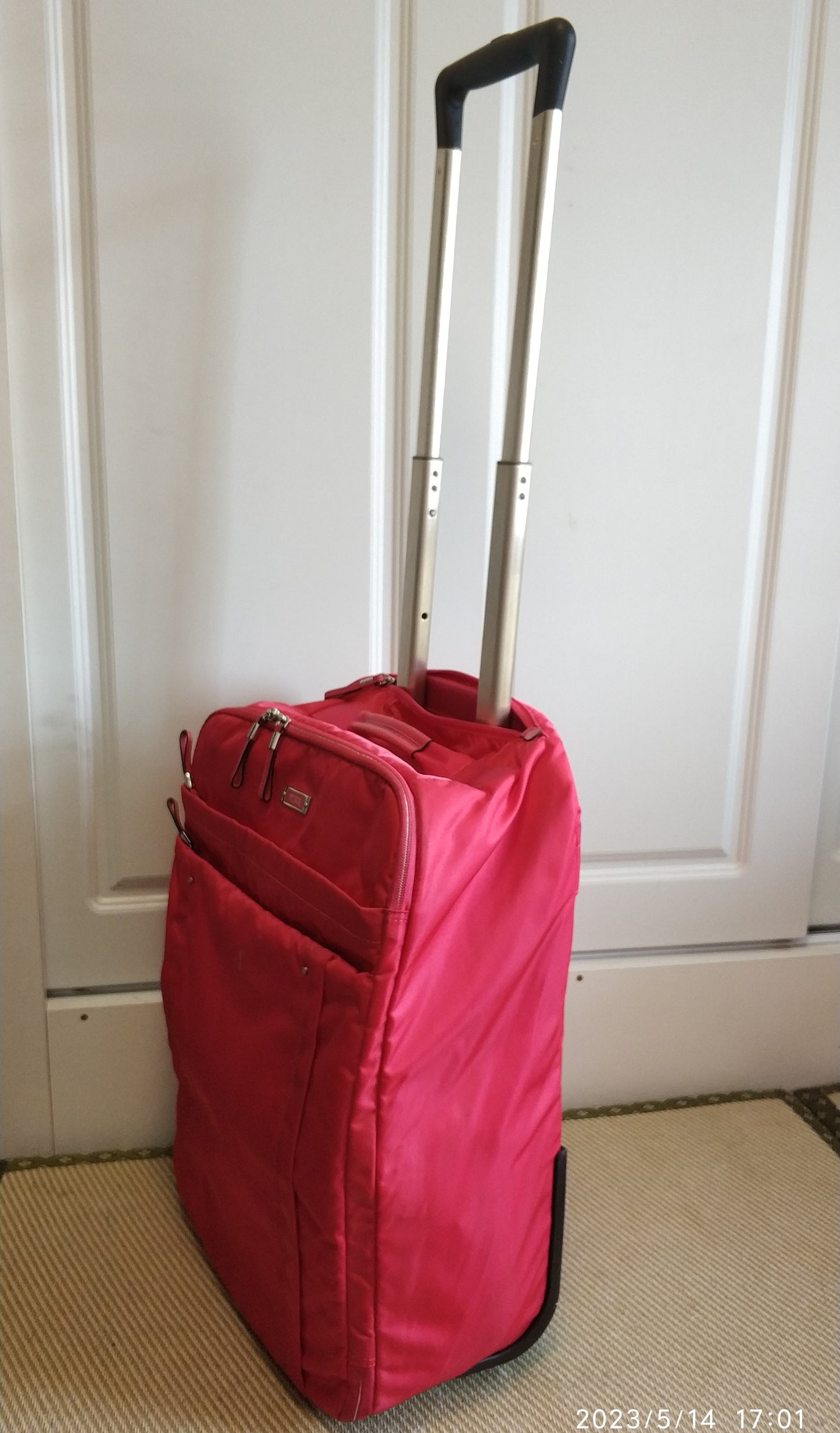 Tumi Voyageur Women's Red Super Léger International Carry on 2 wheels Suitcase