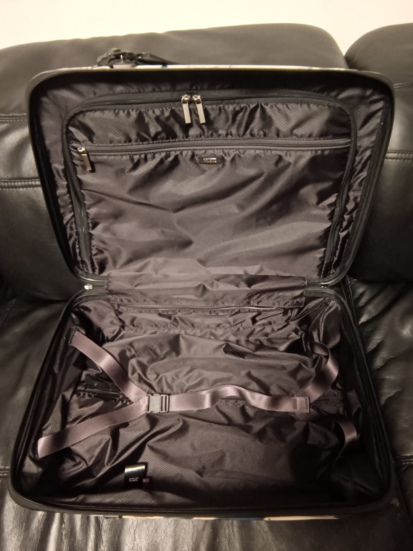 Tumi V3 International 4 Wheeled Carry-on Suitcase