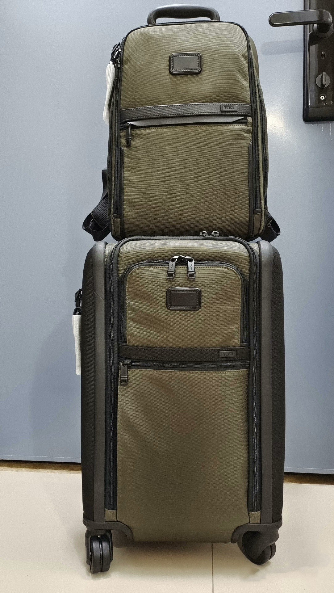 Tumi Alpha Travel Suite Expandable 4 wheeled Suitcase & Slim Backpack, Official, Authentic, New