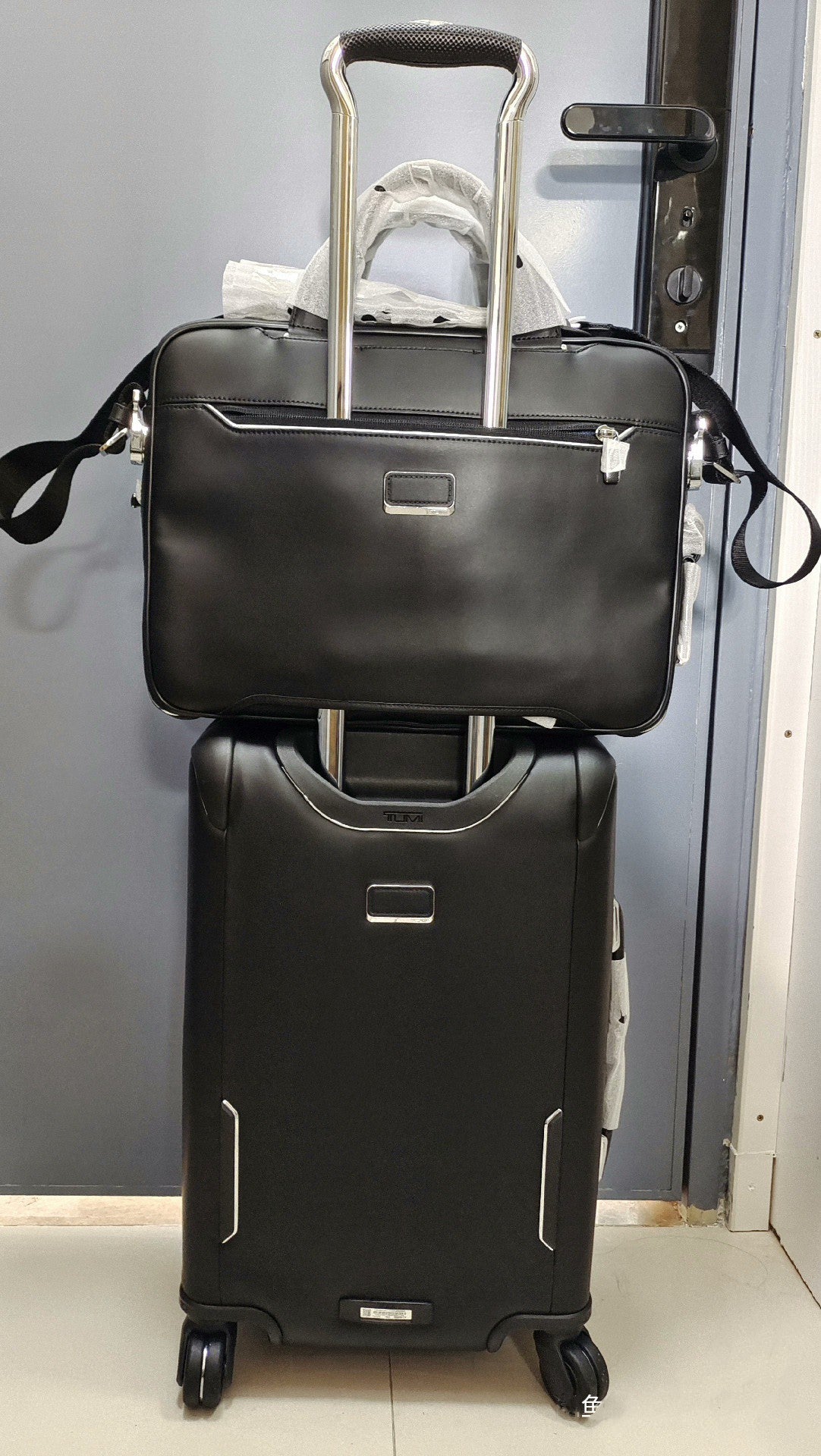 Tumi Arrivé International 4-Wheeled Carry-On Suitcase & Tumi ARRIVé Sadler Briefcase Bag 025503002D3